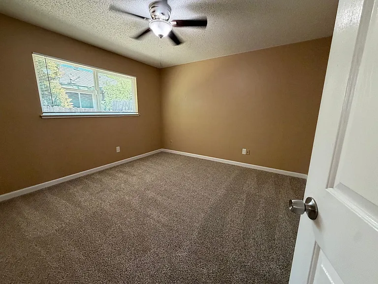 5725 Woodleigh Dr — Photo 16