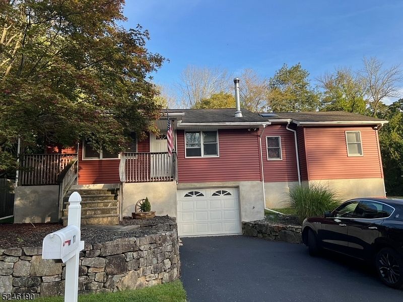 1st image of 11 Pine Dr