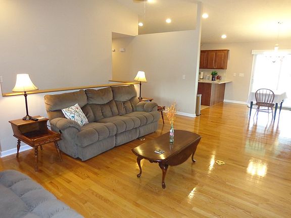 5th image of 844 Sagewood Ave