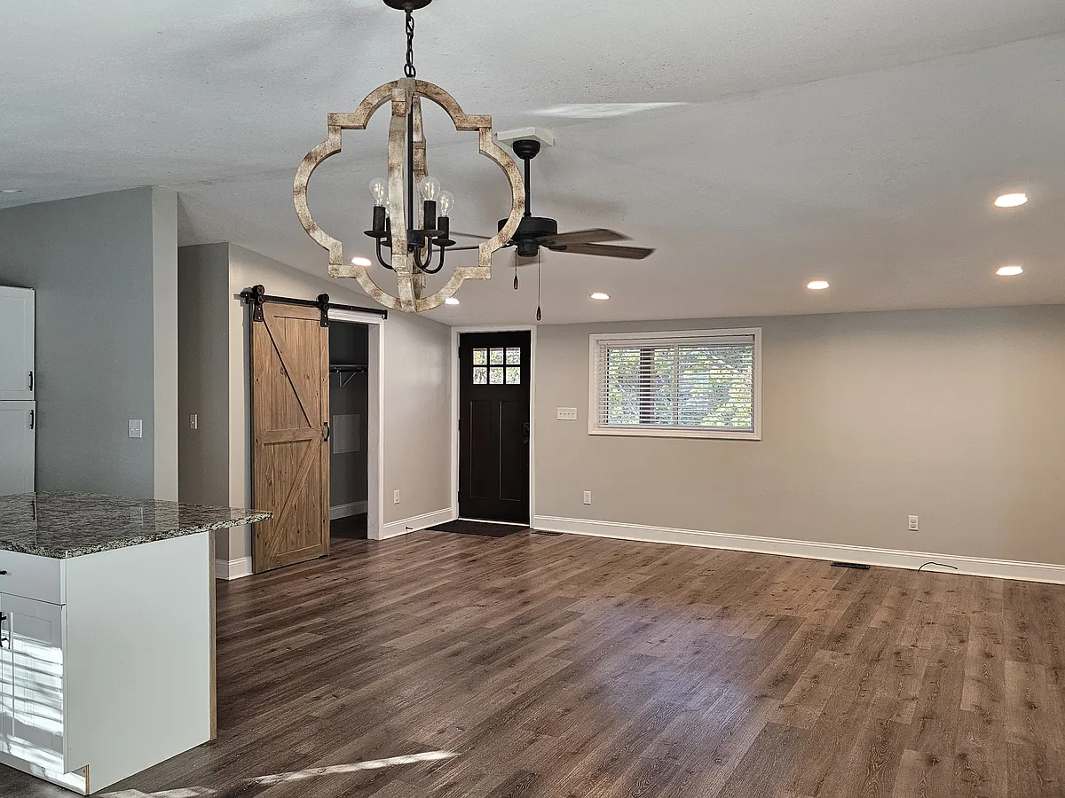 Building Photo - 59070 Elm Rd