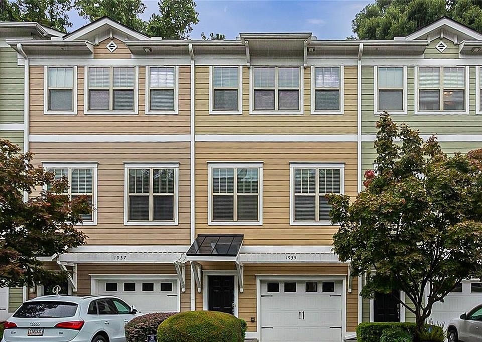 1st image of 1935 Sterling Oaks Cir NE