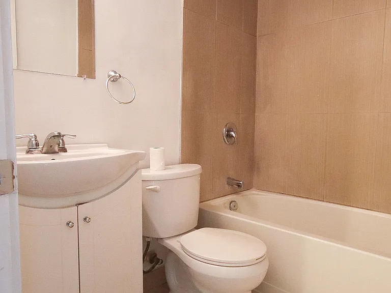 169 Lancaster St W #12 — Photo 7
