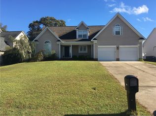 1409 Blue Ribbon Ln, Hope Mills, NC 28348