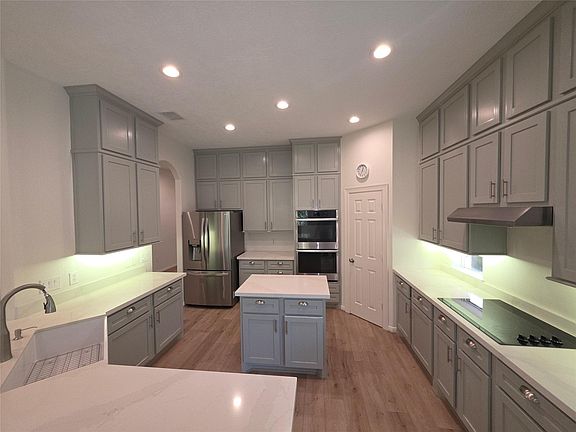 4th image of 6 Cheshire Glen Ct