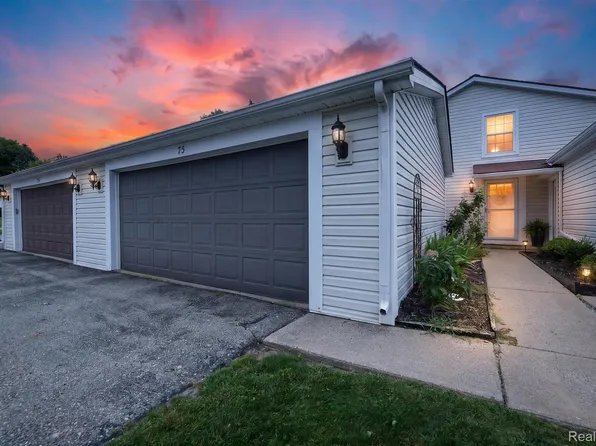 75 Oxford Oaks Dr Unit 75, Oxford, MI 48371