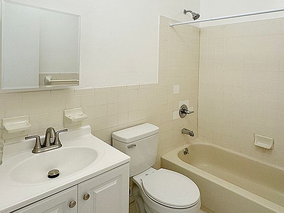 4th image of 2086 Honeywell Ave Floor 2