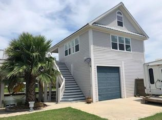 1113 Nelson Ln, Crystal Beach, TX 77650
