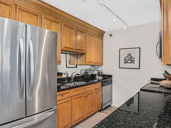 4th image of 345 N La Salle Dr APT 4302