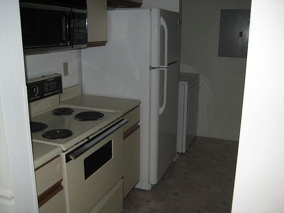 5th image of 110 Heywood Rd APT 19D