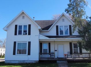 214 E Washington St, New London, WI 54961