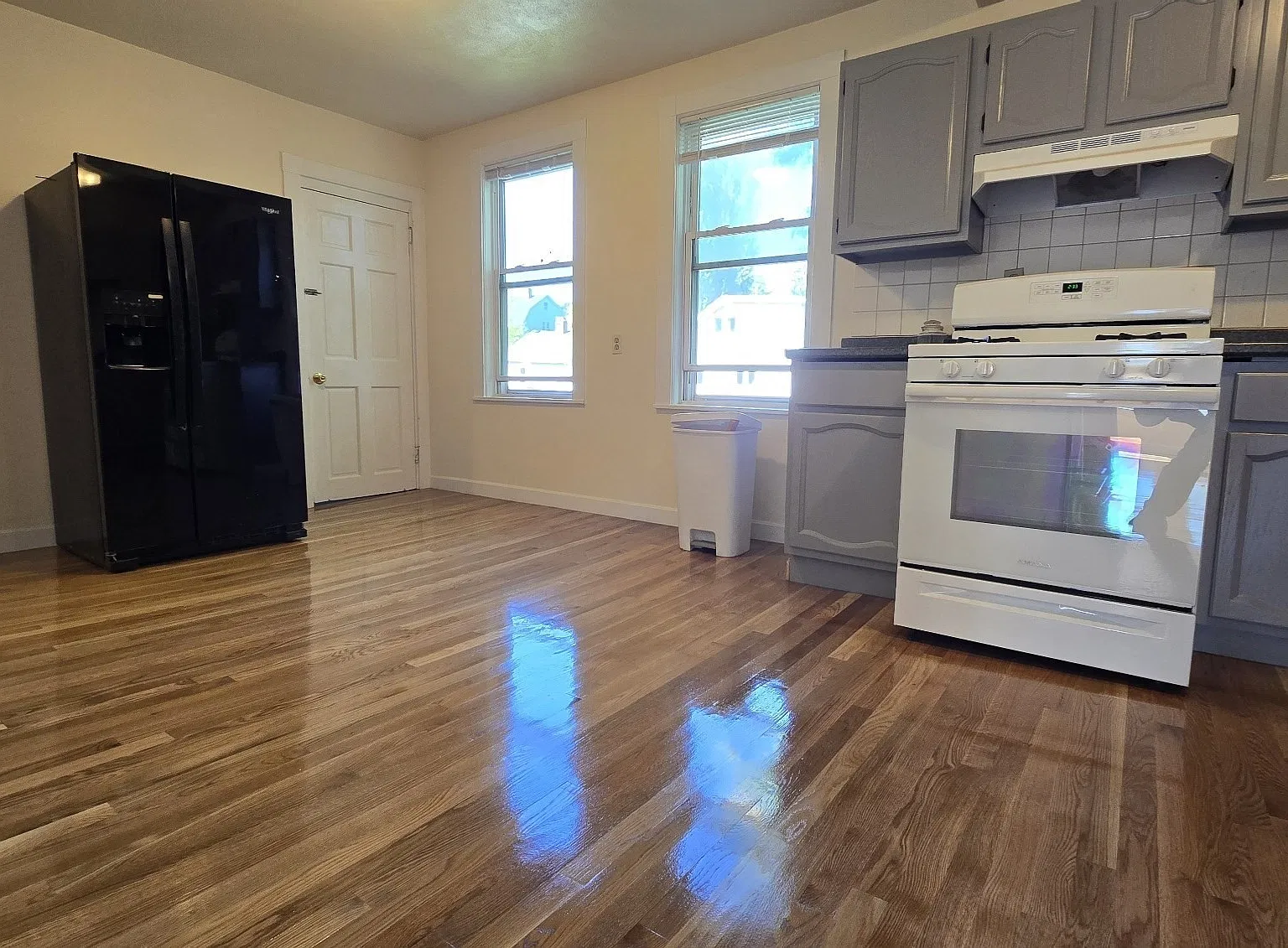 4 bed, 2.0 bath, 1800 sqft, $3,000 — Photo 3