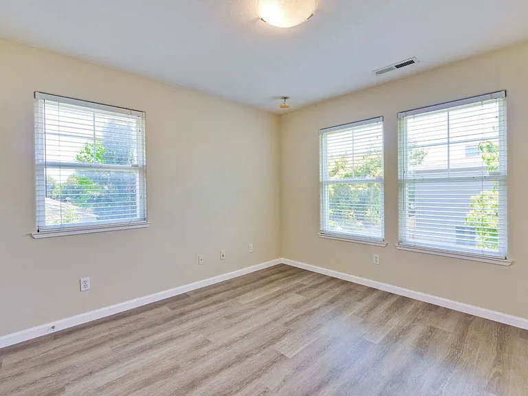 352 Beemer Ave — Photo 41
