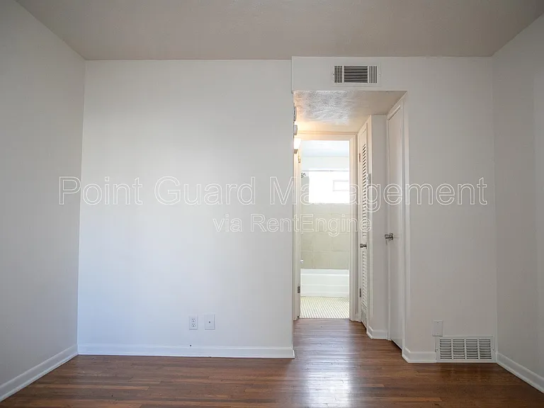 4916 California St — Photo 13