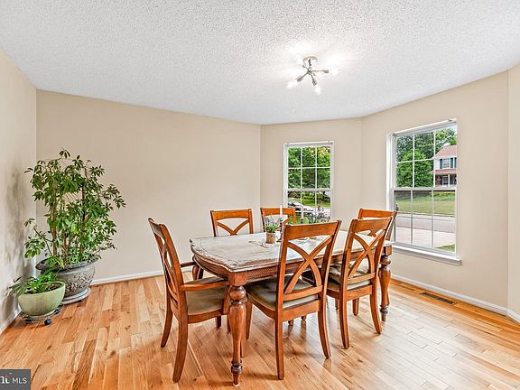3rd image of 1313 Leicester Dr