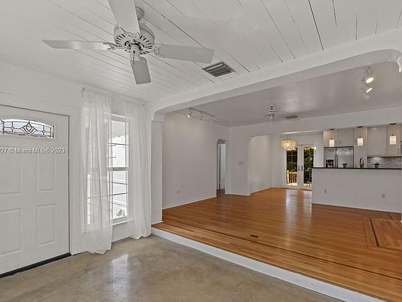 3rd image of 826 Monterey St