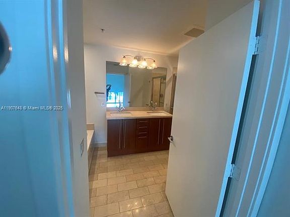 4th image of 1111 SW 1st Ave #2217