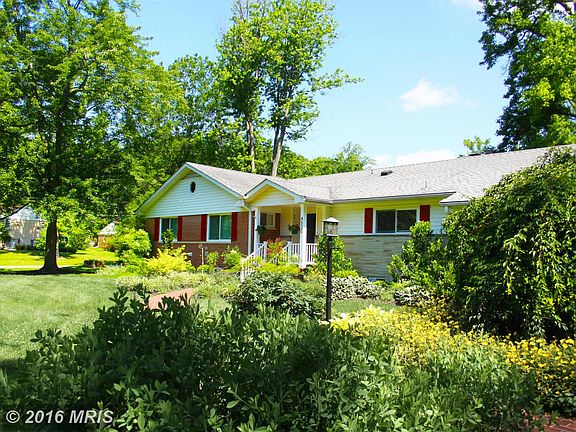 2nd image of 4520 Dolphin Ln