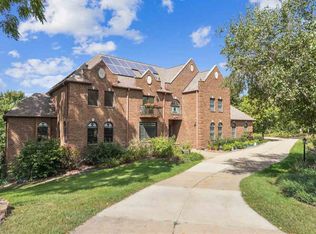1 Acorn Ct, Iowa City, IA 52246