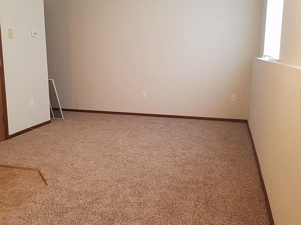 Living Room / Front Entry