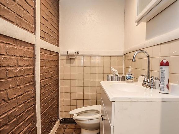 5th image of 8827 N Broadway