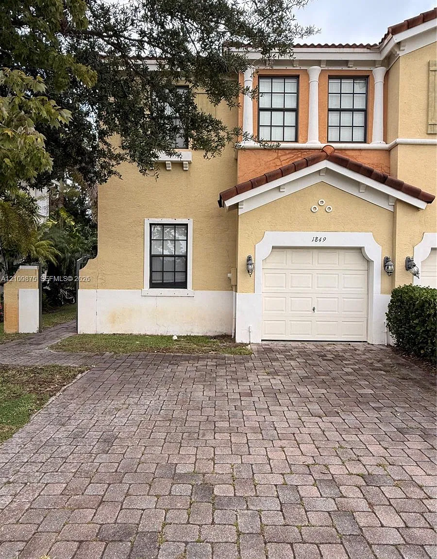 Portofino Court — Photo 1