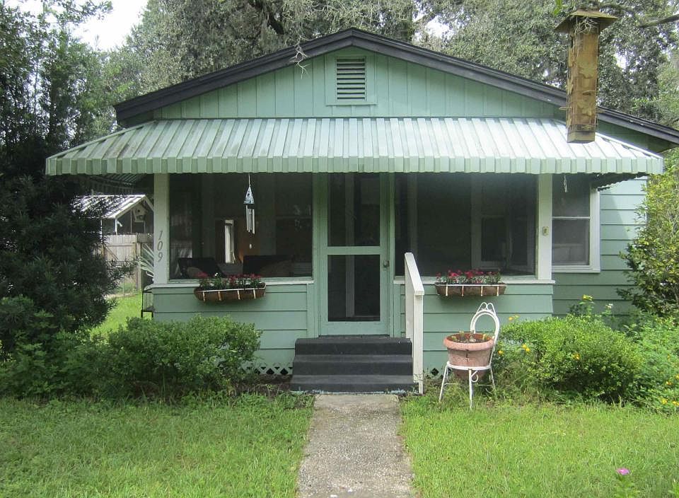1st image of 109 N PINE Avenue