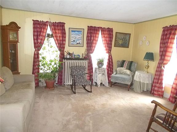 3rd image of 340 Lake Shore Dr E