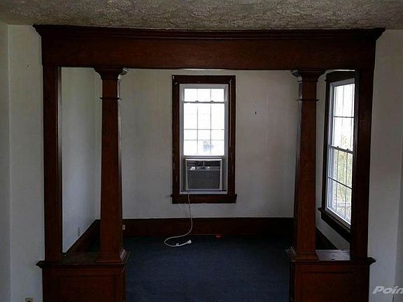 407 s main living room
