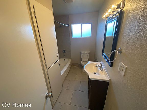 4th image of 2337 W Shields Ave