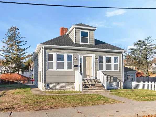 8 Hubbard St, Cranston, RI 02920