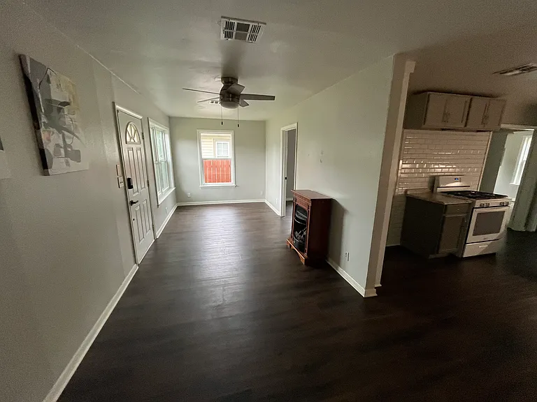 927 E Symmes St — Photo 3