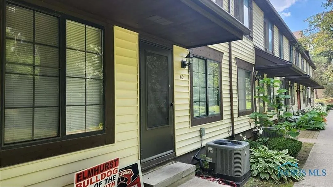 Building Photo - 4515 W Bancroft St #9-10