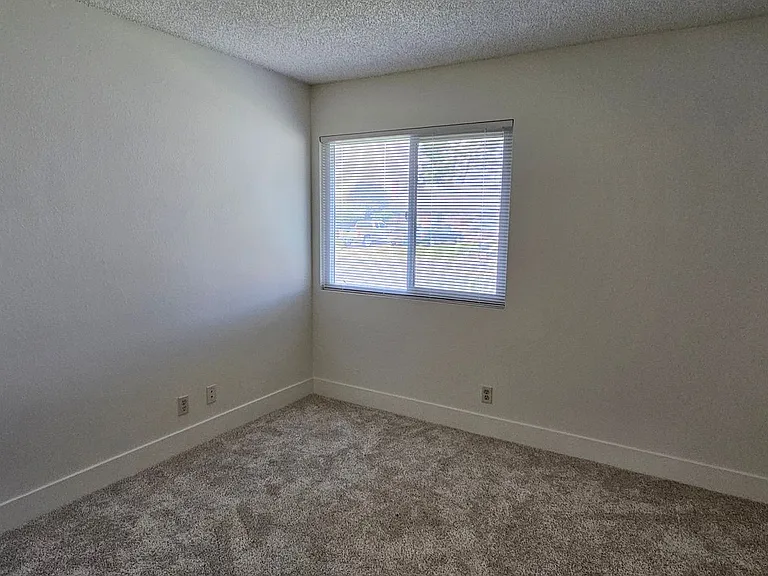 1406 Oak Knoll Rd — Photo 22