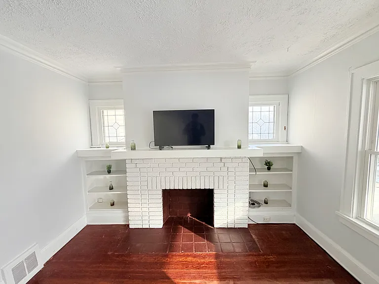 15711 Grovewood Ave #2 — Photo 9
