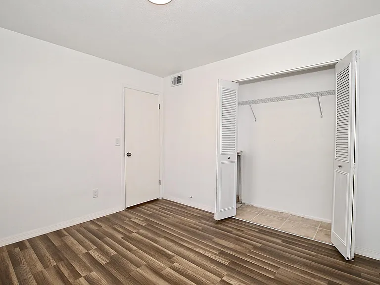 2548 Clairmont Ave — Photo 4