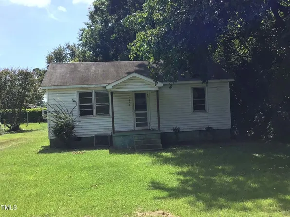 1013 Warren St, Clinton, NC 28328