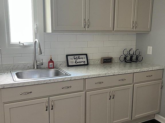 3rd image of 438 Morehouse Dr