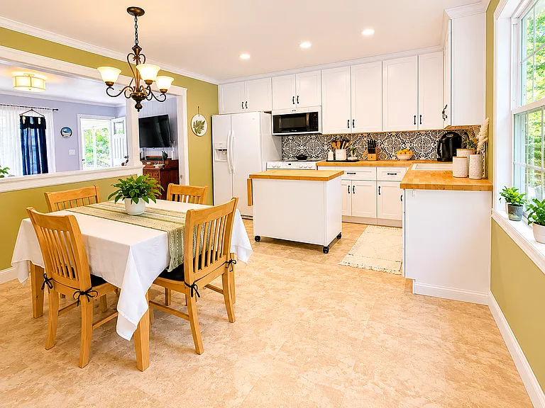 703 Oak Creek Rd — Photo 5