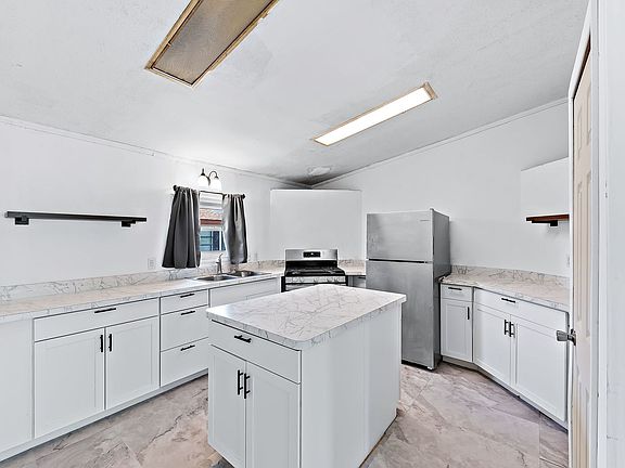 4th image of 60 Saint Peters Dr
