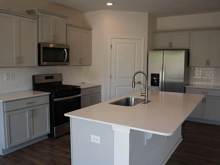 670 Hollyrose Cir — Photo 8