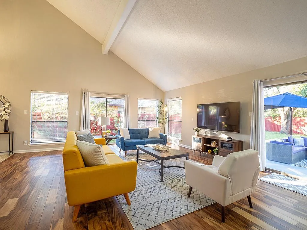 3 bed, 2.0 bath, 2147 sqft, $3,500 — Photo 1