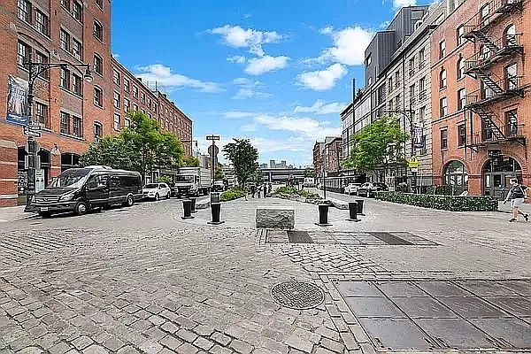 Rented by REAL New York | media 18