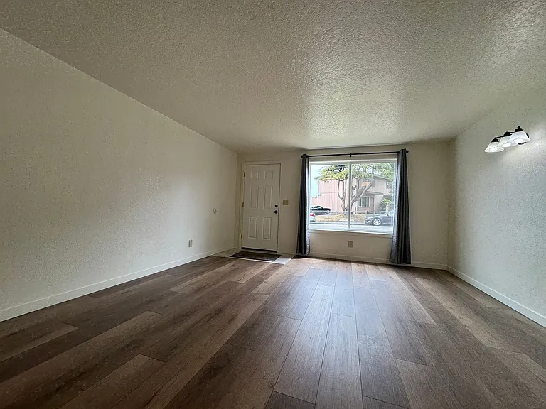 204 W Del Norte St #A-D — Photo 6