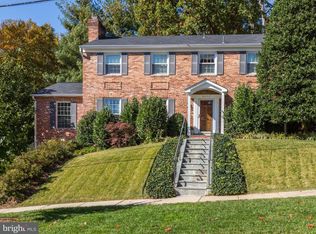 6412 Kenhowe Dr, Bethesda, MD 20817