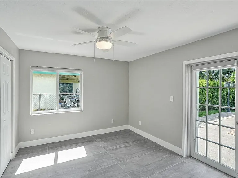 11627 SW 50th St — Photo 14