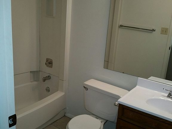 2nd image of 3000 Garden Apartment Dr APT 32