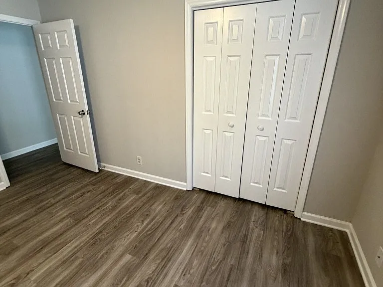 302 Hillside Ct — Photo 15