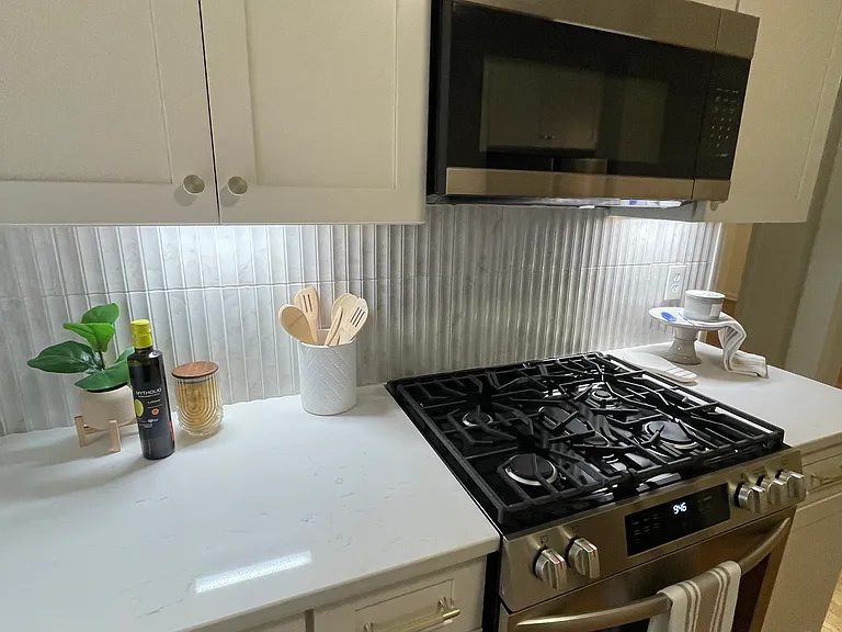 698 Holly Dr — Photo 4