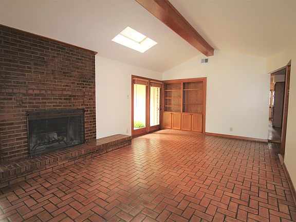 4th image of 4254 Royal Ridge Dr