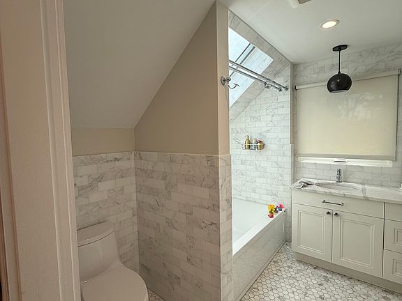 4th image of 91 Coolidge St